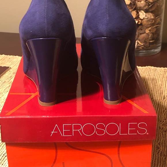 Cosmopolitan Blue Suede Shoe - Picture 3 of 4